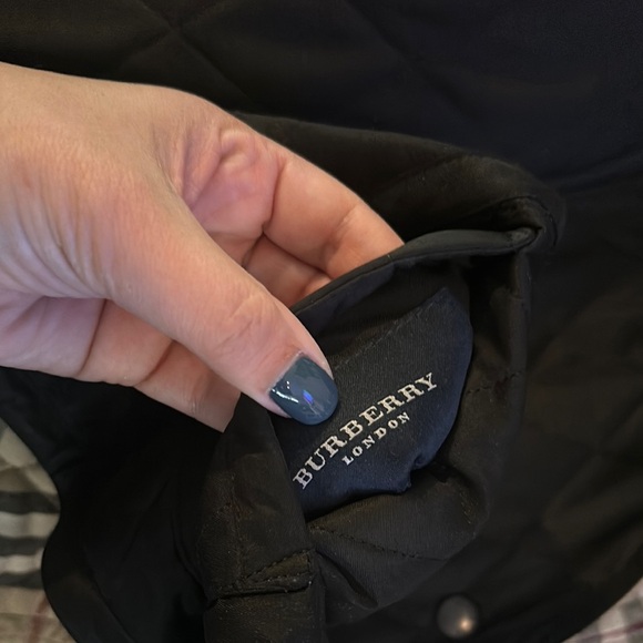 🌸HOST PICK🌸 BURBERRY Black Quilted Women's Jacket with Hood - Picture 8 of 9